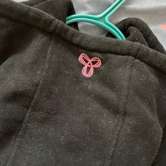 Aritzia TNA Baltic Hoodie with kangaroo pouch in black medium size - Picture 3 of 4